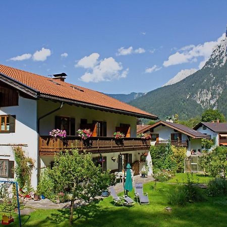 Gaestehaus Kurparkfrieden Миттенвальд Экстерьер фото